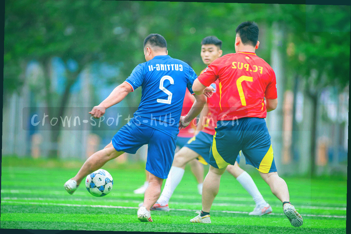 按赛季阶段分段的赛事日历结构示意，标出赛程密集的区段